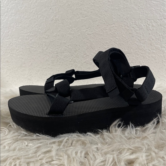 TEVA Flatform Universal Sandal Strappy Velcro Black Size 11 NEW - Picture 8 of 16